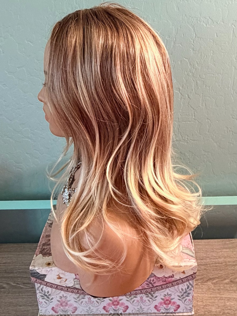 Soft Blonde Ombre Women’s Wig with Natural Wave - Picture 2 of 7